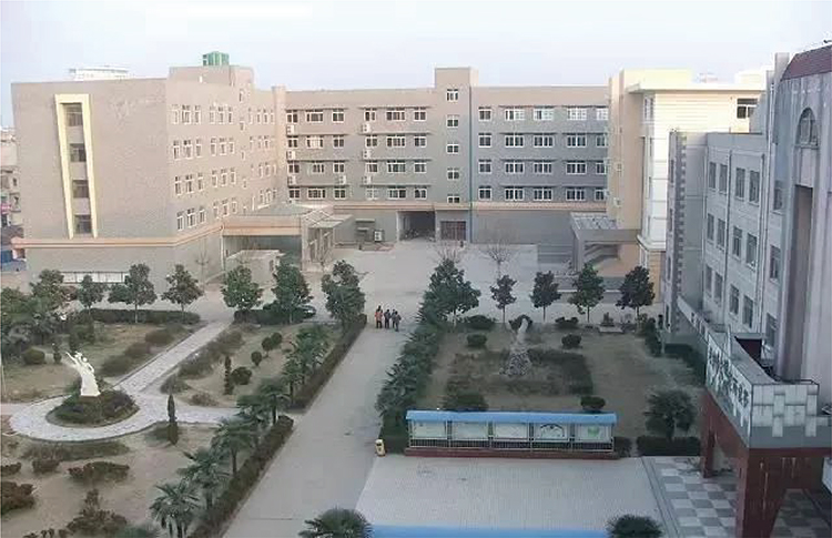 阜陽(yáng)市第十五中學(xué).jpg